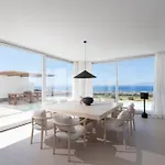 Charisma Estate אויה