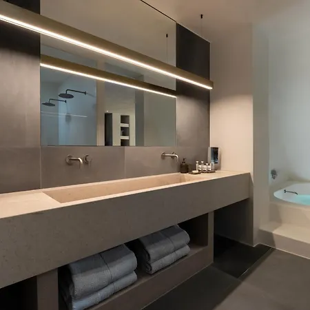 Charisma Estate Vila