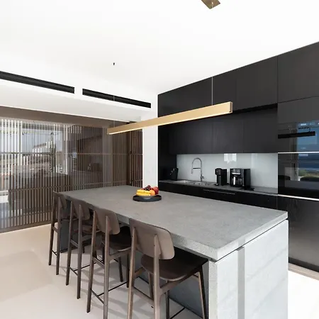 Charisma Estate * 伊亚